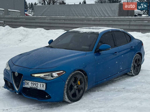 Синій Альфа Ромео Джулія, об'ємом двигуна 2 л та пробігом 128 тис. км за 20999 $, фото 1 на Automoto.ua