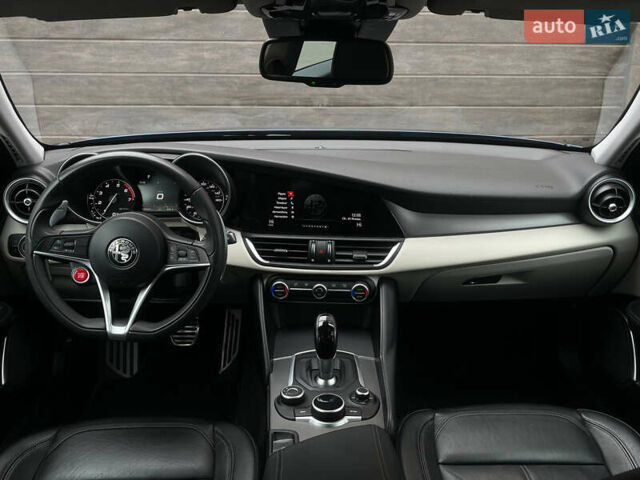 Синій Альфа Ромео Джулія, об'ємом двигуна 2 л та пробігом 126 тис. км за 19650 $, фото 10 на Automoto.ua