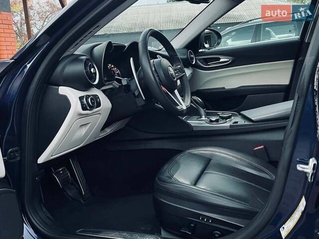 Синій Альфа Ромео Джулія, об'ємом двигуна 2 л та пробігом 122 тис. км за 16999 $, фото 11 на Automoto.ua