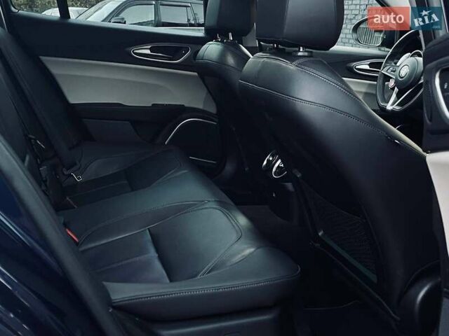 Синій Альфа Ромео Джулія, об'ємом двигуна 2 л та пробігом 122 тис. км за 16999 $, фото 13 на Automoto.ua