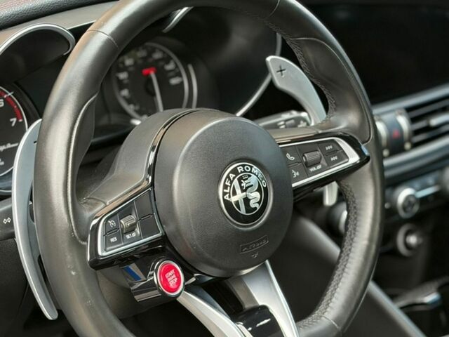 Синій Альфа Ромео Джулія, об'ємом двигуна 2 л та пробігом 128 тис. км за 19092 $, фото 14 на Automoto.ua