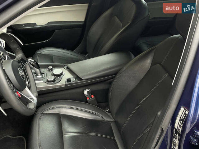 Синій Альфа Ромео Джулія, об'ємом двигуна 2 л та пробігом 126 тис. км за 19650 $, фото 11 на Automoto.ua