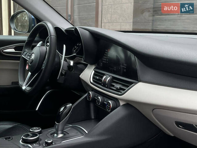 Синій Альфа Ромео Джулія, об'ємом двигуна 2 л та пробігом 126 тис. км за 19650 $, фото 9 на Automoto.ua