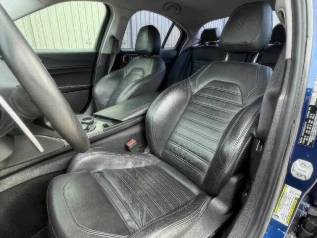 Синий Альфа Ромео Джулия, объемом двигателя 2 л и пробегом 32 тыс. км за 14000 $, фото 8 на Automoto.ua