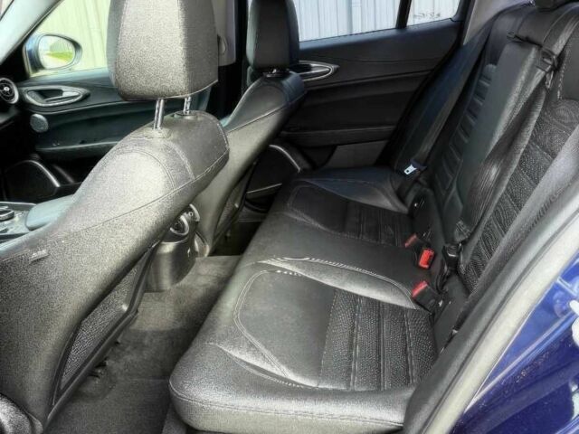 Синий Альфа Ромео Джулия, объемом двигателя 2 л и пробегом 32 тыс. км за 14000 $, фото 10 на Automoto.ua