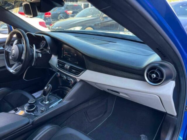 Синий Альфа Ромео Джулия, объемом двигателя 2.9 л и пробегом 38 тыс. км за 5000 $, фото 10 на Automoto.ua