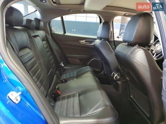 Синій Альфа Ромео Джулія, об'ємом двигуна 2 л та пробігом 61 тис. км за 5000 $, фото 9 на Automoto.ua