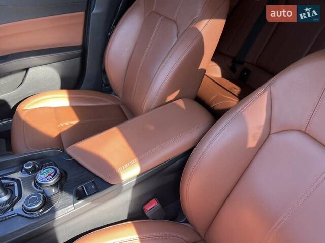 Синій Альфа Ромео Джулія, об'ємом двигуна 2 л та пробігом 186 тис. км за 16890 $, фото 26 на Automoto.ua