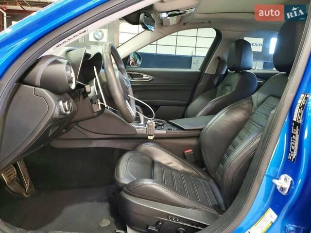 Синій Альфа Ромео Джулія, об'ємом двигуна 2 л та пробігом 61 тис. км за 5000 $, фото 6 на Automoto.ua