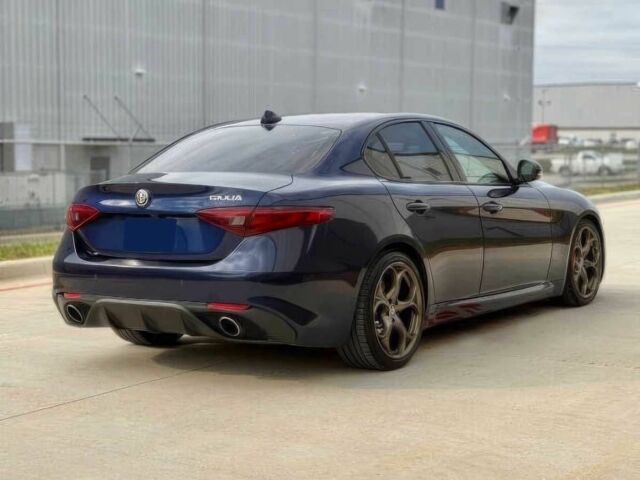 Синий Альфа Ромео Джулия, объемом двигателя 2 л и пробегом 32 тыс. км за 14000 $, фото 3 на Automoto.ua