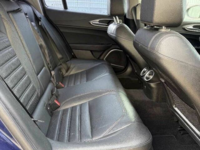 Синий Альфа Ромео Джулия, объемом двигателя 2 л и пробегом 32 тыс. км за 14000 $, фото 9 на Automoto.ua