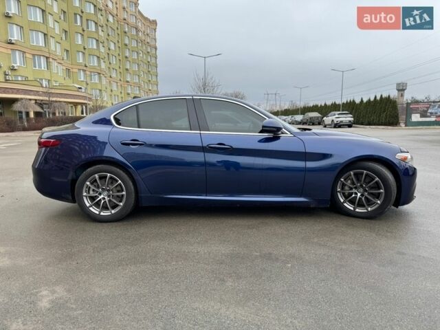 Синій Альфа Ромео Джулія, об'ємом двигуна 2 л та пробігом 79 тис. км за 17500 $, фото 2 на Automoto.ua