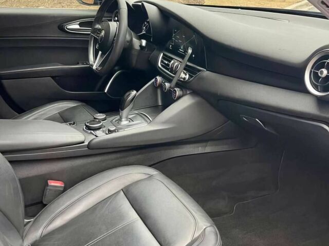 Синий Альфа Ромео Джулия, объемом двигателя 2 л и пробегом 33 тыс. км за 5100 $, фото 6 на Automoto.ua