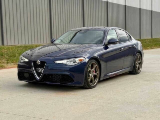 Синий Альфа Ромео Джулия, объемом двигателя 2 л и пробегом 32 тыс. км за 14000 $, фото 2 на Automoto.ua