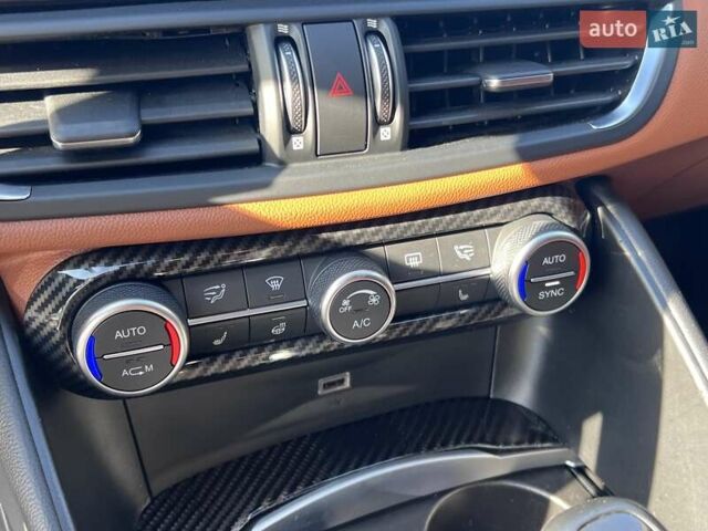 Синій Альфа Ромео Джулія, об'ємом двигуна 2 л та пробігом 186 тис. км за 16890 $, фото 23 на Automoto.ua