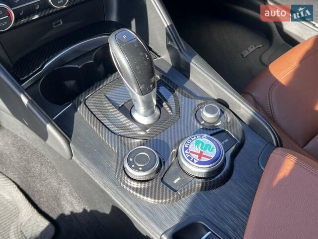 Синій Альфа Ромео Джулія, об'ємом двигуна 2 л та пробігом 186 тис. км за 16890 $, фото 24 на Automoto.ua