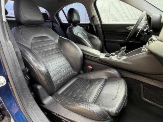 Синий Альфа Ромео Джулия, объемом двигателя 2 л и пробегом 32 тыс. км за 14000 $, фото 7 на Automoto.ua