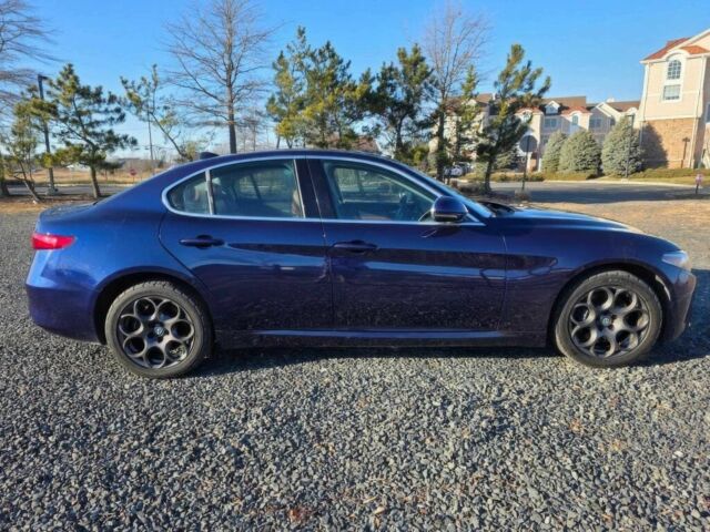 Синій Альфа Ромео Джулія, об'ємом двигуна 2 л та пробігом 33 тис. км за 5000 $, фото 1 на Automoto.ua