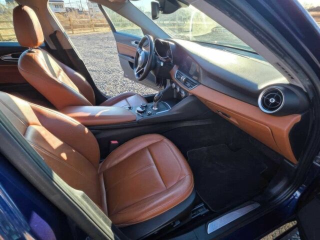 Синій Альфа Ромео Джулія, об'ємом двигуна 2 л та пробігом 33 тис. км за 5000 $, фото 6 на Automoto.ua