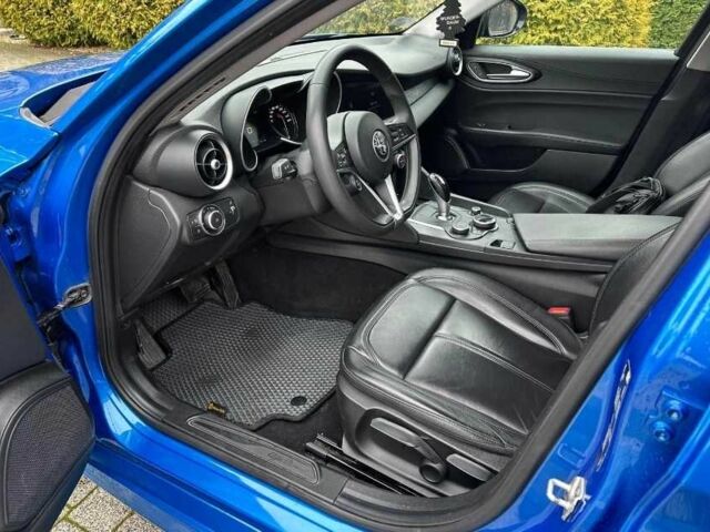 Синий Альфа Ромео Джулия, объемом двигателя 2 л и пробегом 65 тыс. км за 12300 $, фото 9 на Automoto.ua