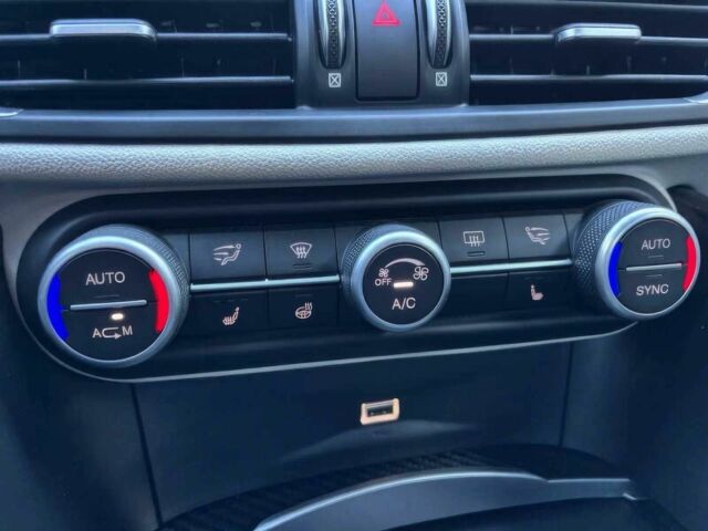 Синий Альфа Ромео Джулия, объемом двигателя 2.9 л и пробегом 38 тыс. км за 5000 $, фото 9 на Automoto.ua