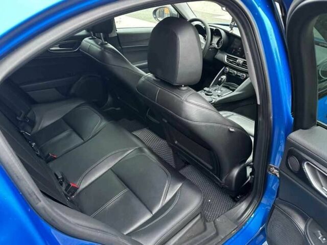 Синий Альфа Ромео Джулия, объемом двигателя 2 л и пробегом 65 тыс. км за 12300 $, фото 12 на Automoto.ua