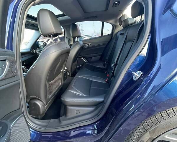 Синій Альфа Ромео Джулія, об'ємом двигуна 2 л та пробігом 32 тис. км за 23800 $, фото 27 на Automoto.ua