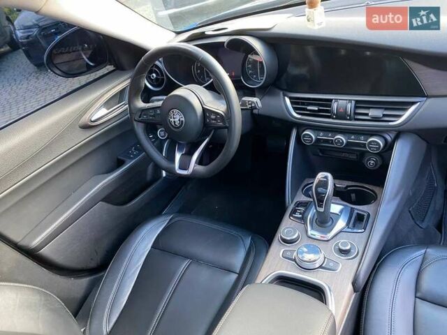 Альфа Ромео Джулия 2019 в Львове на Automoto.ua Синий Альфа Ромео Джулия, объемом двигателя 2 л и пробегом 32 тыс. км за 23800 $, фото 10 на Automoto.ua