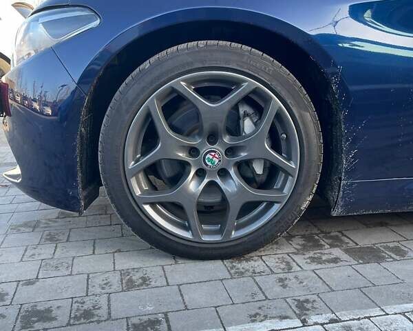 Синій Альфа Ромео Джулія, об'ємом двигуна 2 л та пробігом 32 тис. км за 23800 $, фото 8 на Automoto.ua