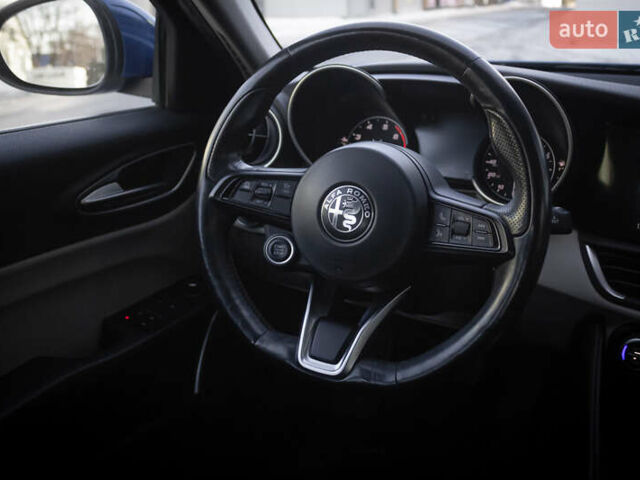 Синий Альфа Ромео Джулия, объемом двигателя 2 л и пробегом 109 тыс. км за 18300 $, фото 13 на Automoto.ua