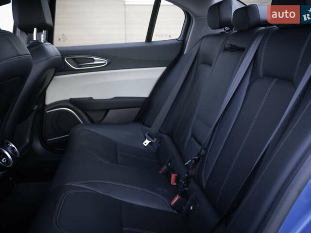 Синий Альфа Ромео Джулия, объемом двигателя 2 л и пробегом 109 тыс. км за 18300 $, фото 10 на Automoto.ua