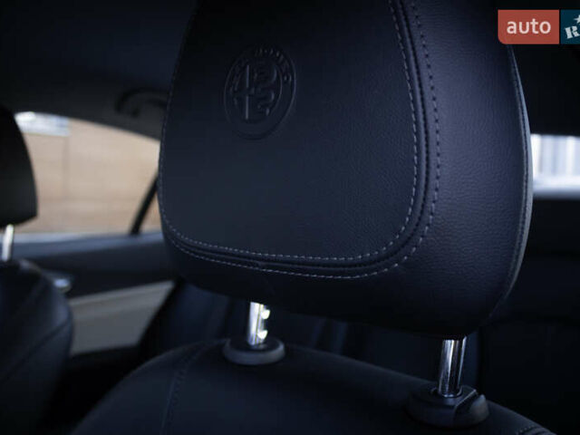 Синий Альфа Ромео Джулия, объемом двигателя 2 л и пробегом 109 тыс. км за 18300 $, фото 29 на Automoto.ua