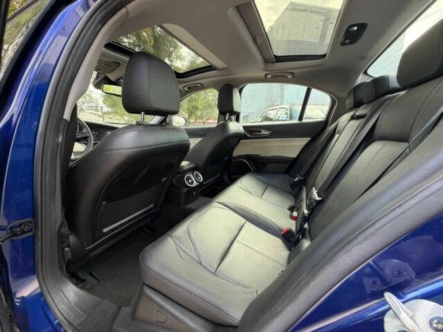 Синий Альфа Ромео Джулия, объемом двигателя 2 л и пробегом 43 тыс. км за 13000 $, фото 11 на Automoto.ua