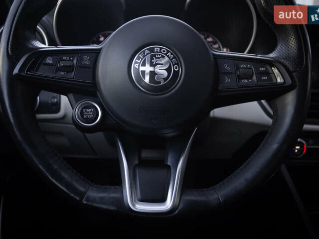 Синий Альфа Ромео Джулия, объемом двигателя 2 л и пробегом 109 тыс. км за 18300 $, фото 14 на Automoto.ua