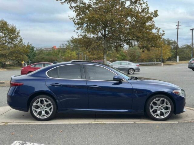 Синий Альфа Ромео Джулия, объемом двигателя 2 л и пробегом 34 тыс. км за 20100 $, фото 3 на Automoto.ua