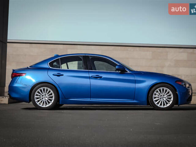 Синий Альфа Ромео Джулия, объемом двигателя 2 л и пробегом 109 тыс. км за 18300 $, фото 1 на Automoto.ua