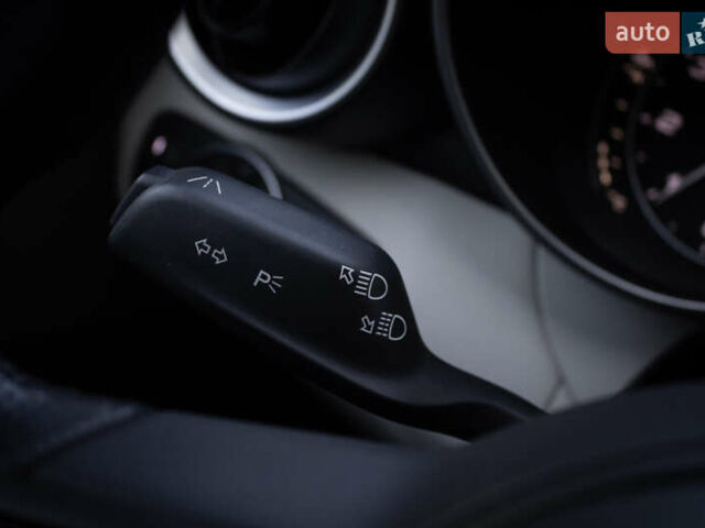 Синий Альфа Ромео Джулия, объемом двигателя 2 л и пробегом 109 тыс. км за 18300 $, фото 23 на Automoto.ua