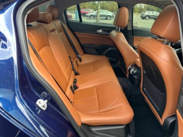 Синий Альфа Ромео Джулия, объемом двигателя 2 л и пробегом 34 тыс. км за 20100 $, фото 10 на Automoto.ua