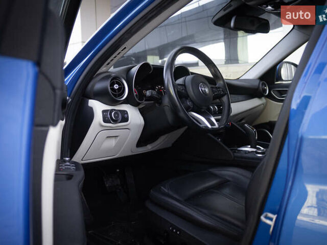 Синий Альфа Ромео Джулия, объемом двигателя 2 л и пробегом 109 тыс. км за 18300 $, фото 8 на Automoto.ua