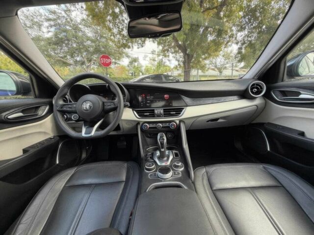 Синий Альфа Ромео Джулия, объемом двигателя 2 л и пробегом 43 тыс. км за 13000 $, фото 7 на Automoto.ua