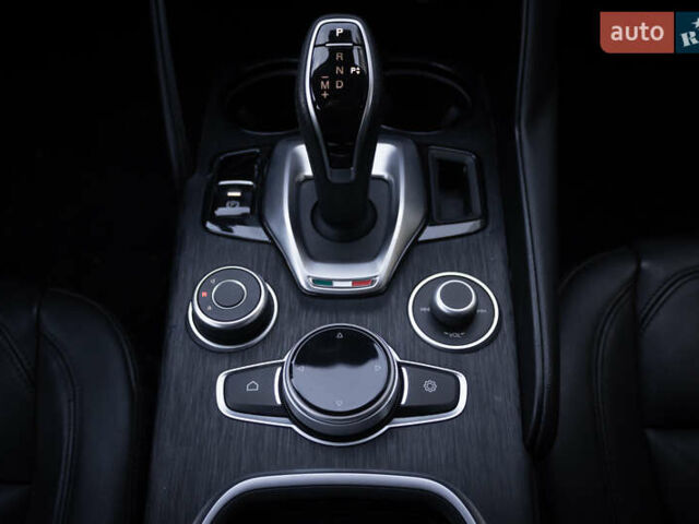 Синий Альфа Ромео Джулия, объемом двигателя 2 л и пробегом 109 тыс. км за 18300 $, фото 21 на Automoto.ua