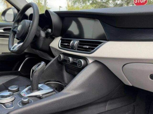 Синий Альфа Ромео Джулия, объемом двигателя 2 л и пробегом 43 тыс. км за 13000 $, фото 9 на Automoto.ua