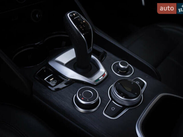 Синий Альфа Ромео Джулия, объемом двигателя 2 л и пробегом 109 тыс. км за 18300 $, фото 20 на Automoto.ua