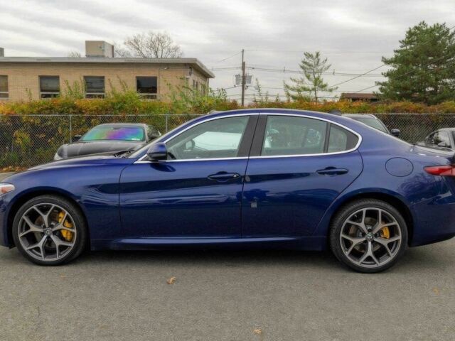 Синий Альфа Ромео Джулия, объемом двигателя 2 л и пробегом 42 тыс. км за 11200 $, фото 2 на Automoto.ua