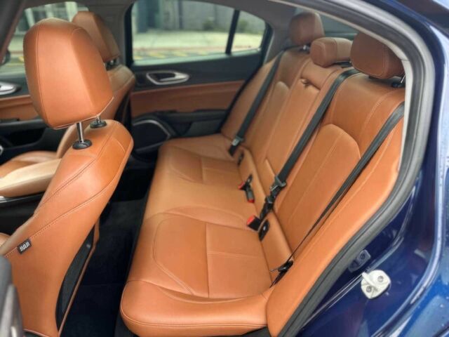 Синий Альфа Ромео Джулия, объемом двигателя 2 л и пробегом 34 тыс. км за 20100 $, фото 11 на Automoto.ua