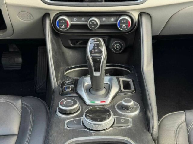 Синий Альфа Ромео Джулия, объемом двигателя 2 л и пробегом 43 тыс. км за 13000 $, фото 10 на Automoto.ua