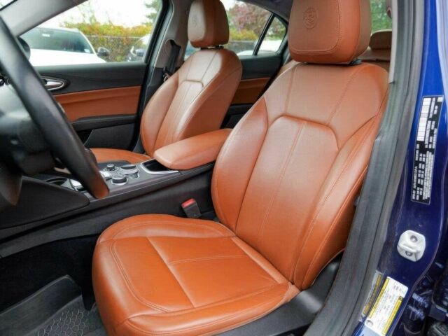 Синий Альфа Ромео Джулия, объемом двигателя 2 л и пробегом 42 тыс. км за 11200 $, фото 10 на Automoto.ua