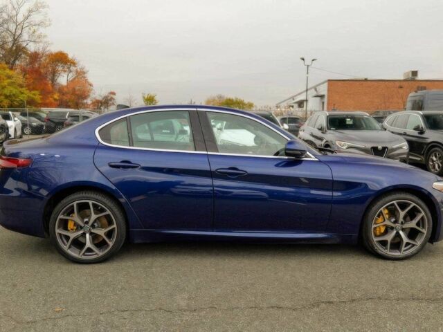 Синий Альфа Ромео Джулия, объемом двигателя 2 л и пробегом 42 тыс. км за 11200 $, фото 5 на Automoto.ua