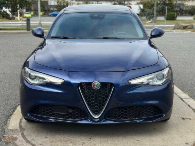 Синий Альфа Ромео Джулия, объемом двигателя 2 л и пробегом 34 тыс. км за 20100 $, фото 1 на Automoto.ua