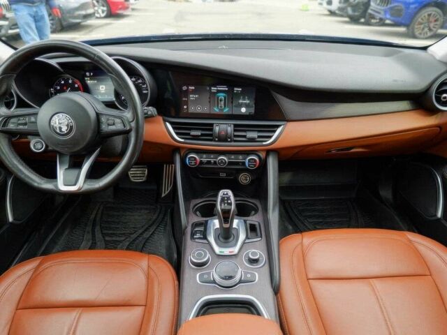 Синий Альфа Ромео Джулия, объемом двигателя 2 л и пробегом 42 тыс. км за 11200 $, фото 6 на Automoto.ua